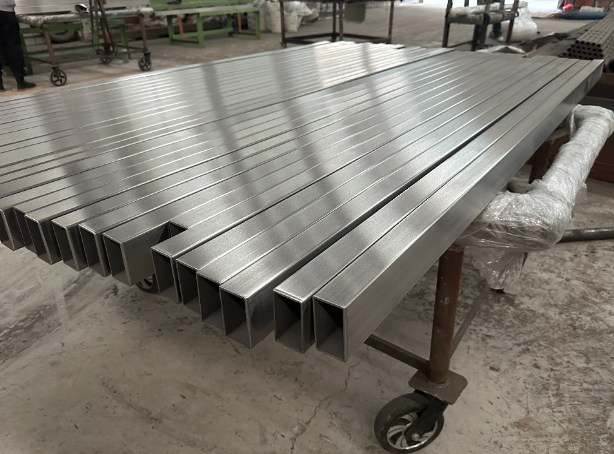 来宾新能源汽车用不锈钢方管 现货